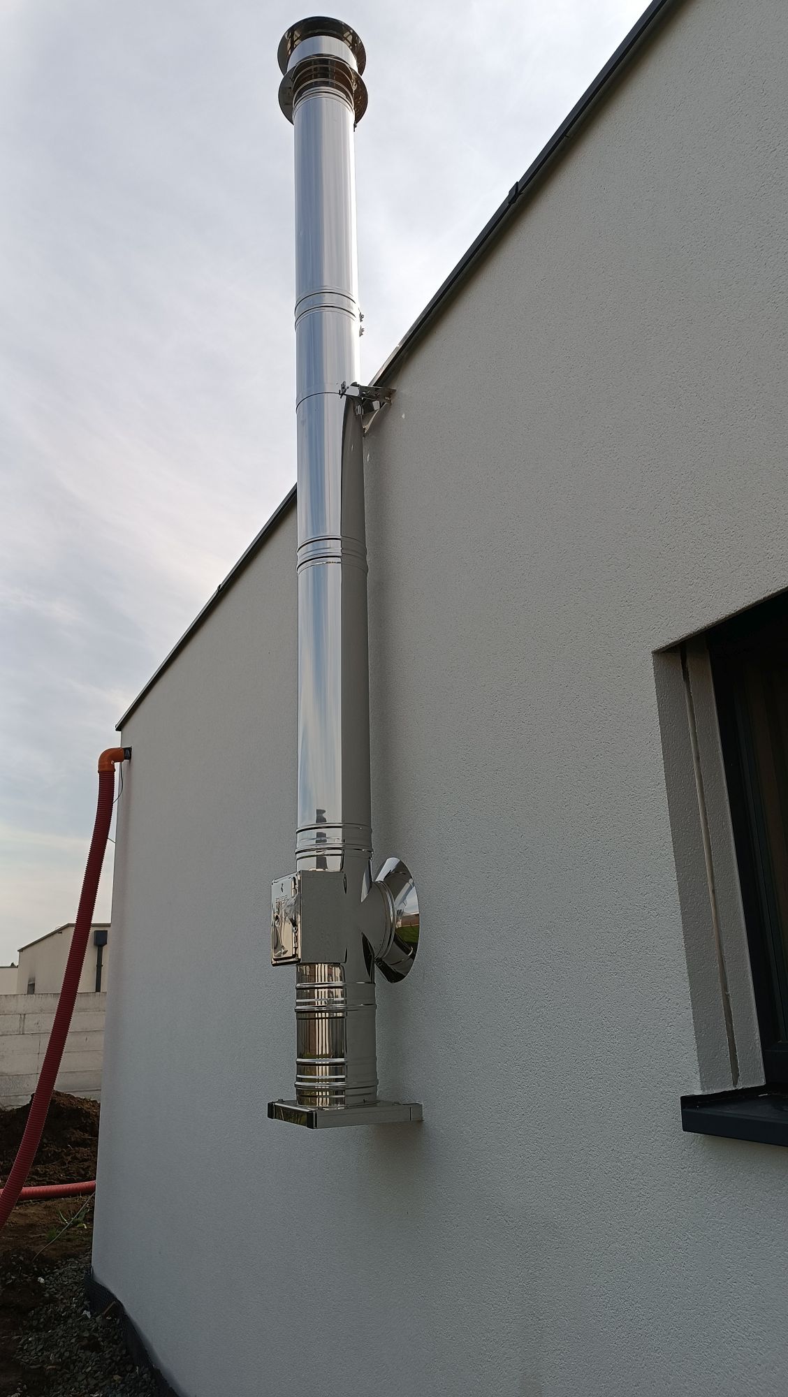 Komín Schiedel ICS25 na fasáde