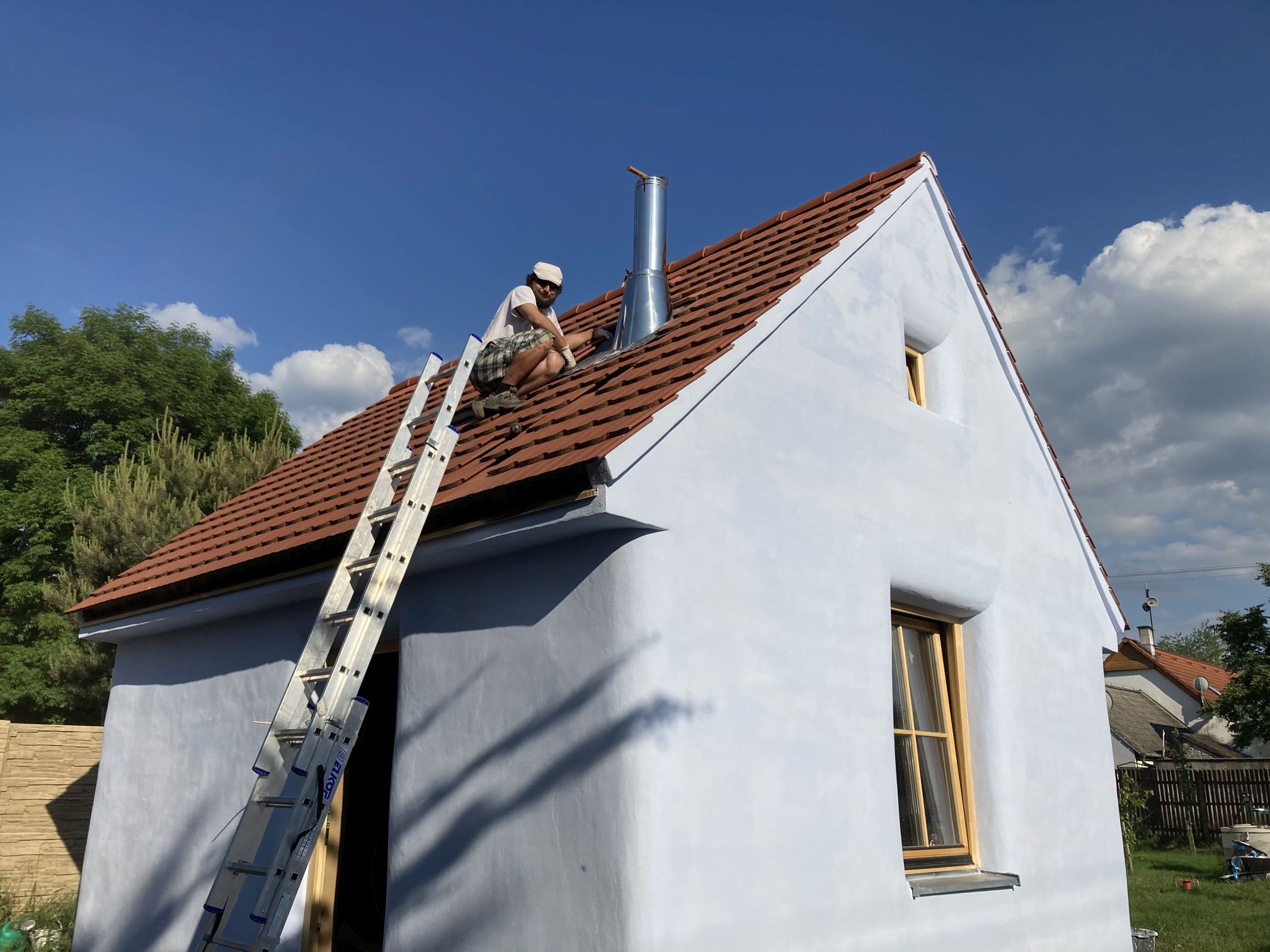Komín pre malý slamený domček